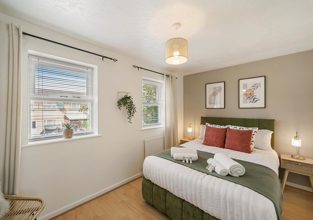 East London House Near Tube With Parking Villa Exterior photo